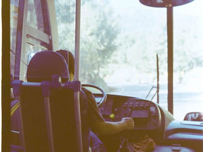 chauffeur de bus en action