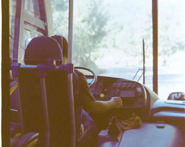 chauffeur de bus en action