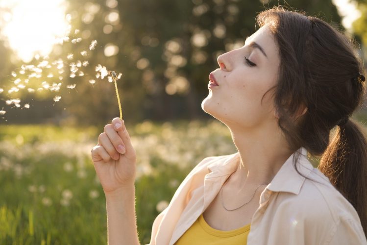 close-up-woman-with-dandelion-outdoors