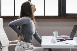 side-view-woman-having-backache-while-working-from-home (1)