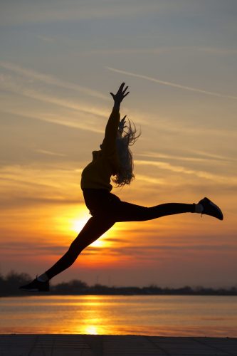silhouette-person-jumping-sunset